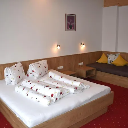 Πανσιόν Granstein Ζόλντεν